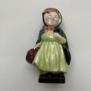 FIGURINE : Royal Doulton
Mrs. Sairey Gamp" 4 1/4" Miniature Bone Chine